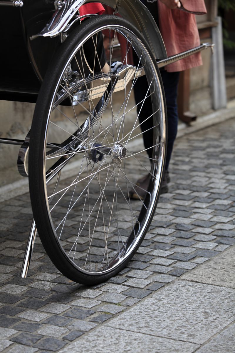 人力車車輪 披露宴会場へ移動！大神神社の婚礼人力車 | 奈良の宿大正楼