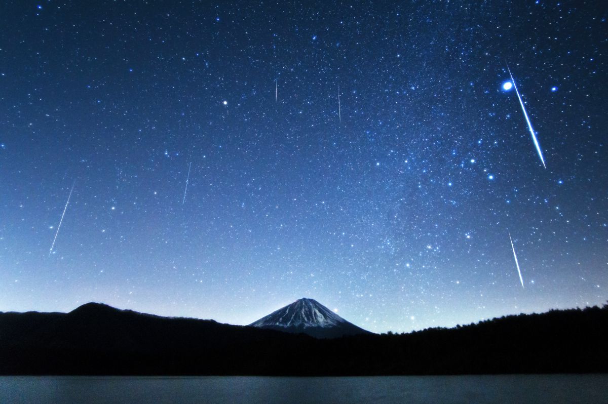 富士山とふたご座流星群 GANREF