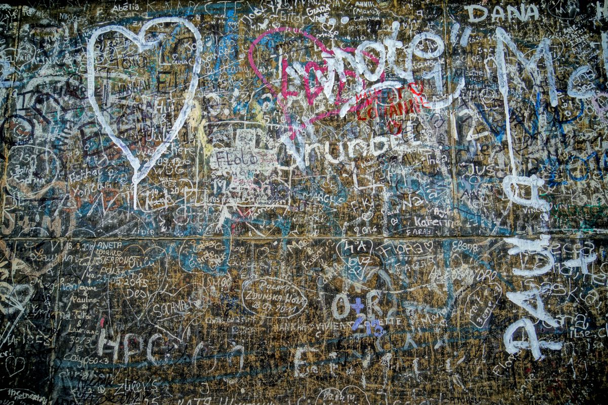 聖堂の落書 | GANREF