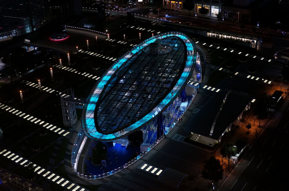 blue oval light | GANREF