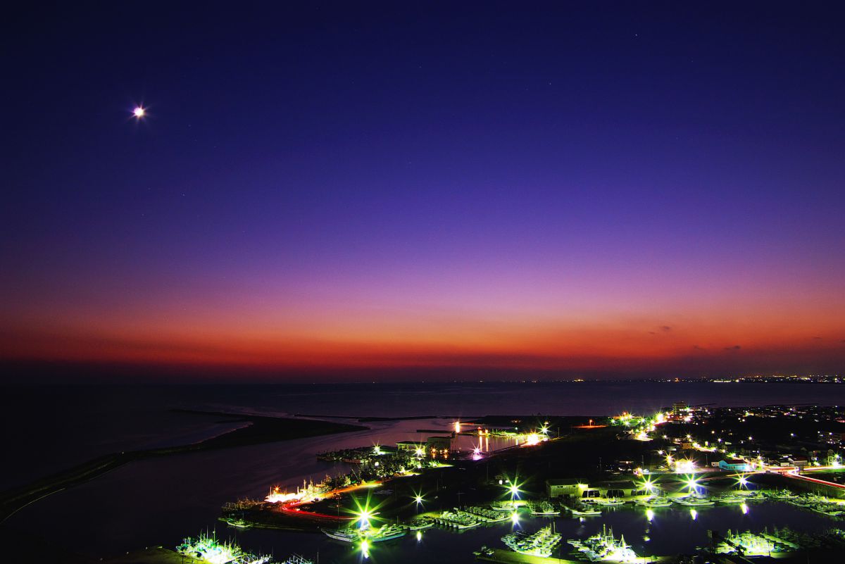 夕闇迫る海岸線 | GANREF