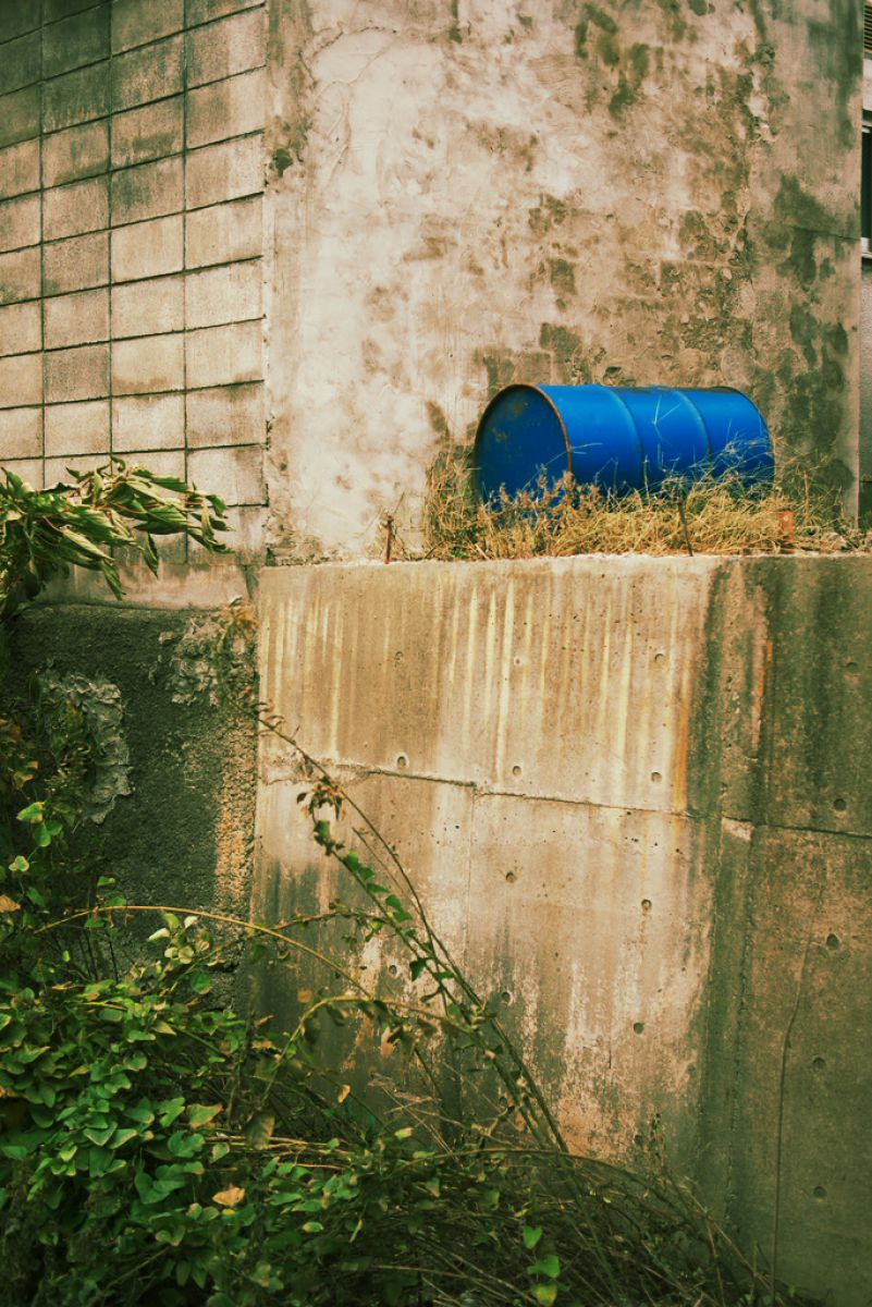 blue "lone" drum | GANREF