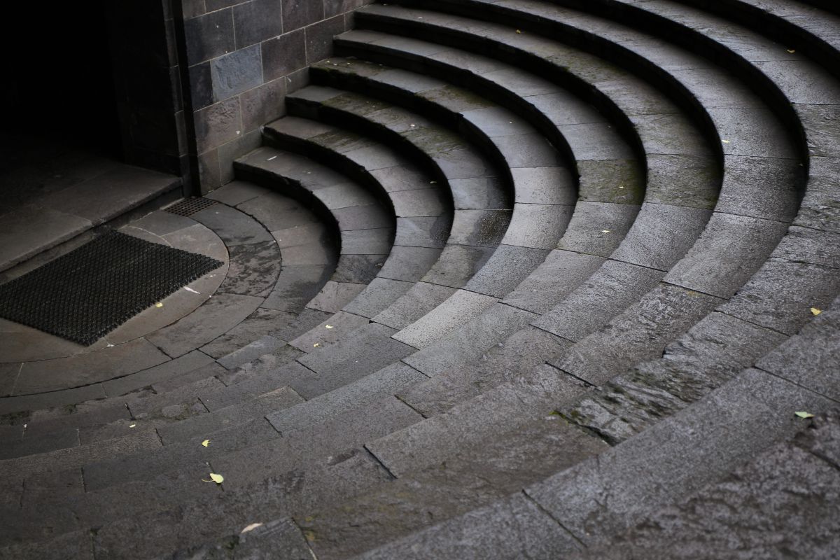 old steps | GANREF