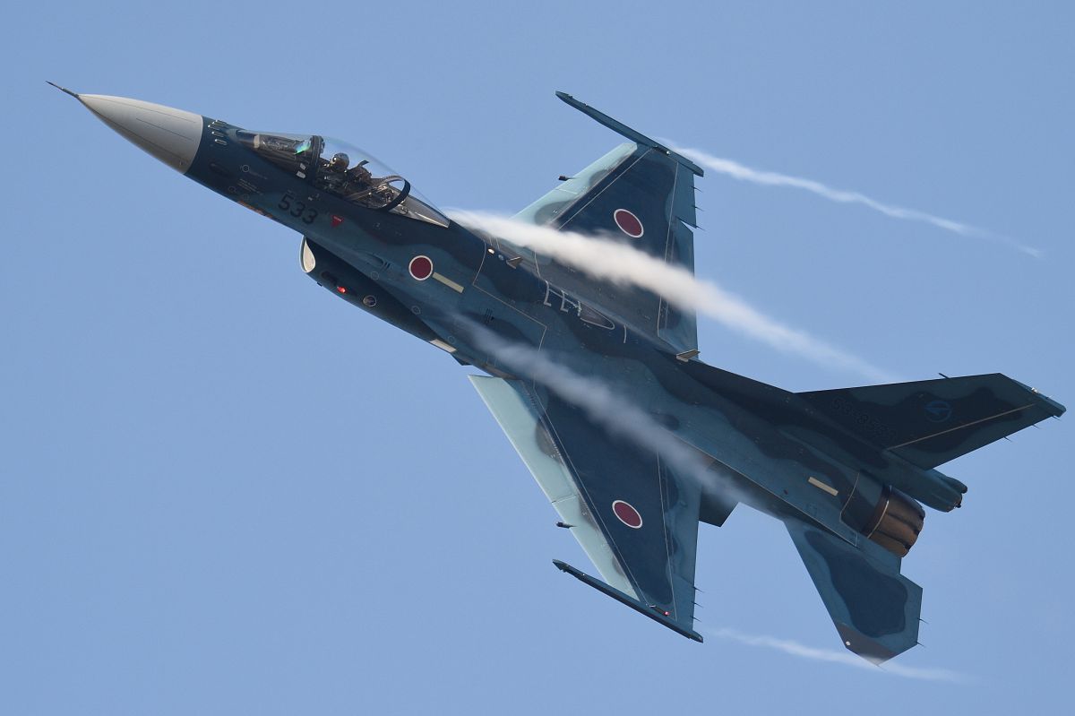 戦闘機になれるパーカー 洋上迷彩 軍用機 F-2 MODEL コスプレ 戦闘機になれるパーカー 洋上迷彩 軍用機 F-2 MODEL コスプレ