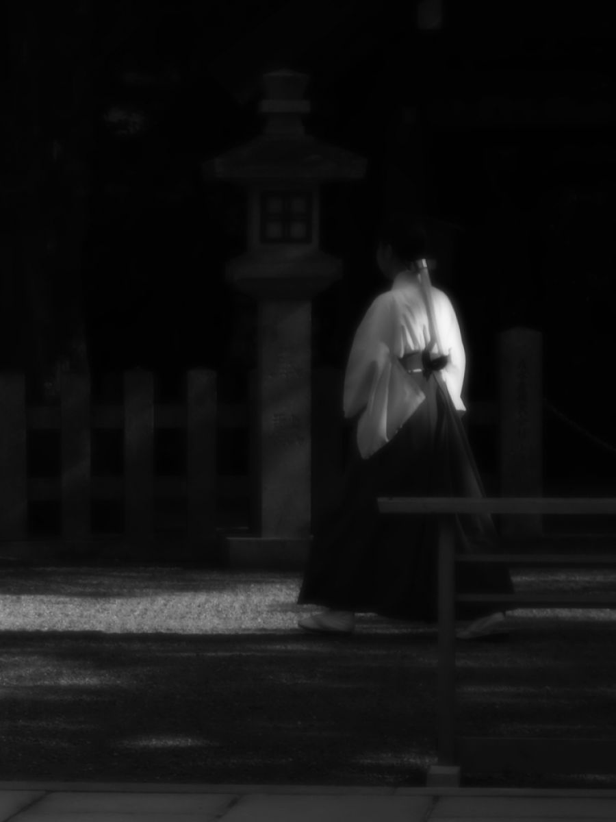 厳かに! | GANREF