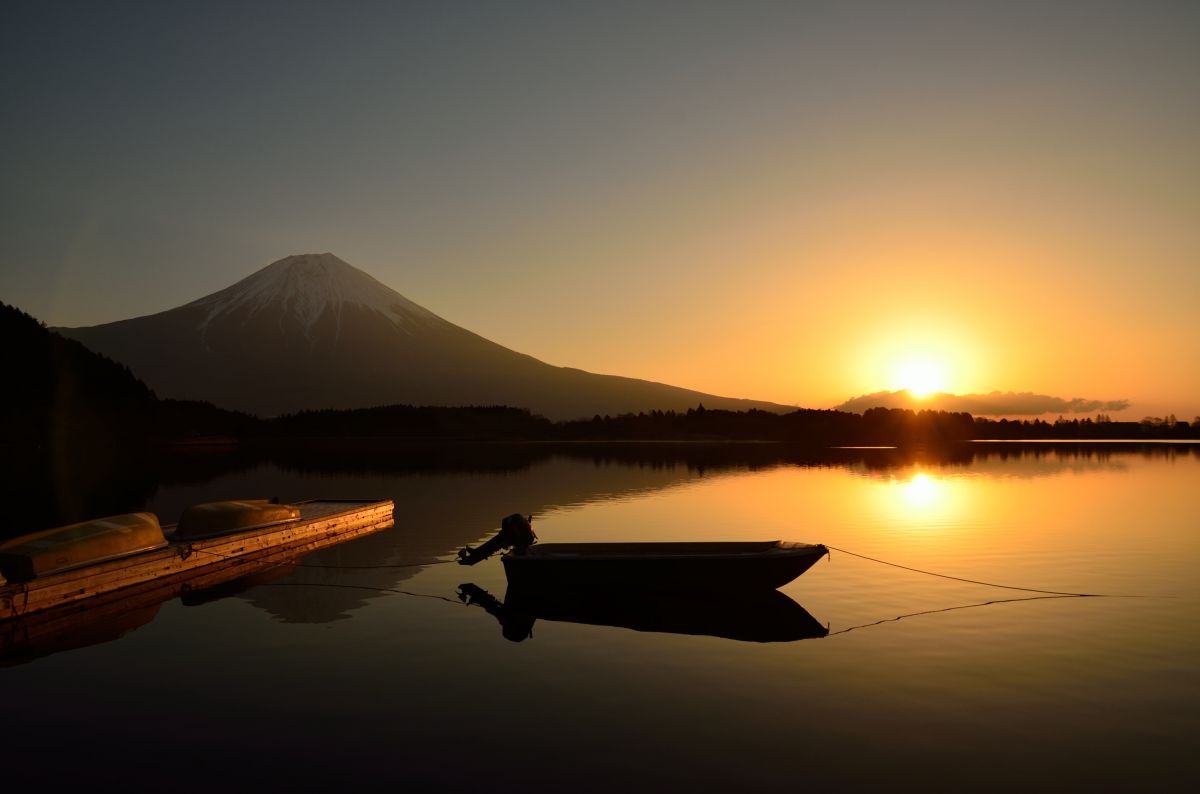 田貫湖から富士山の日の出を望む | GANREF