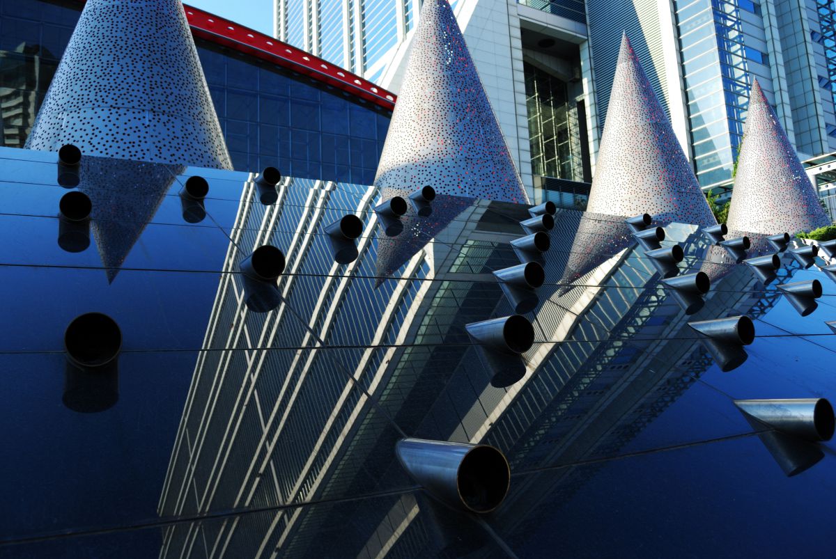 The reflected building | GANREF