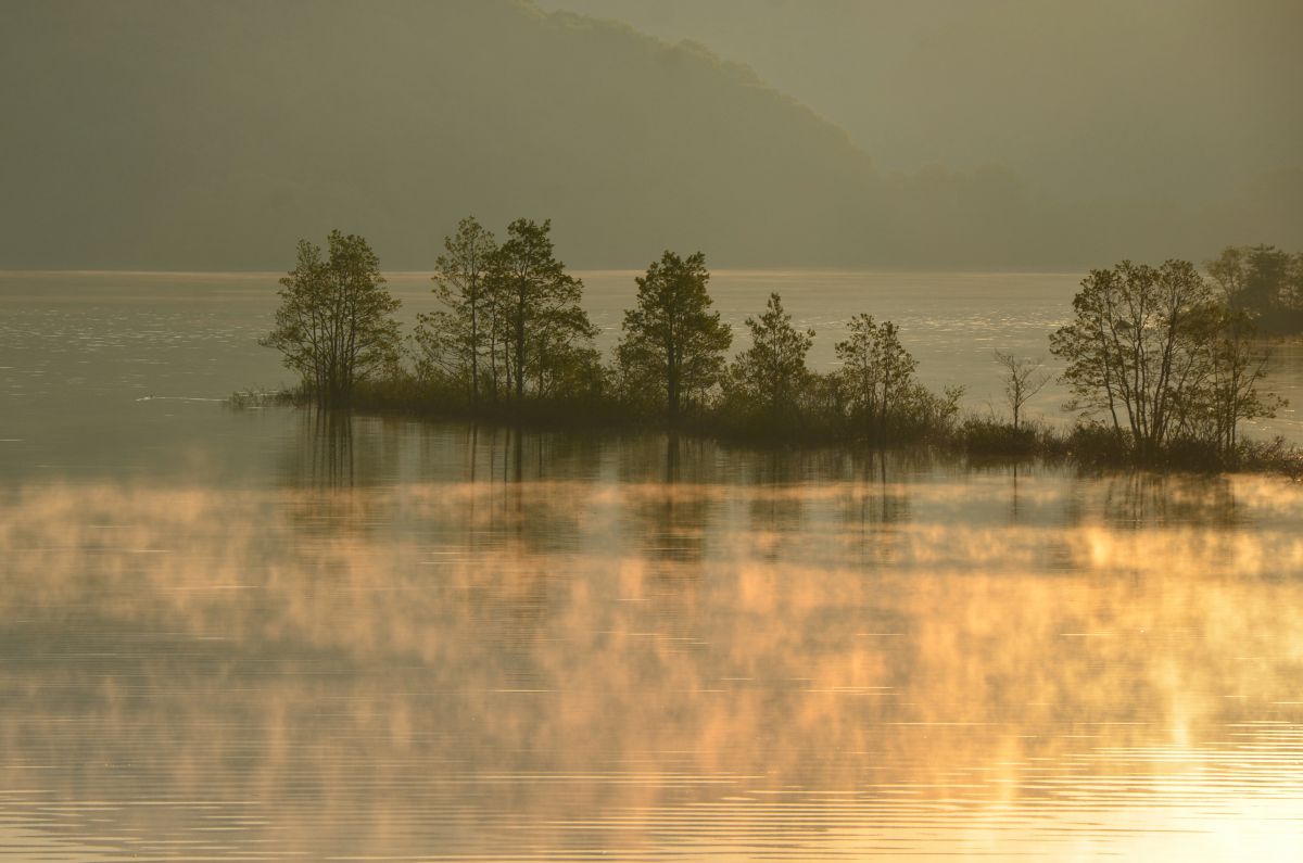 秋元湖の朝 GANREF