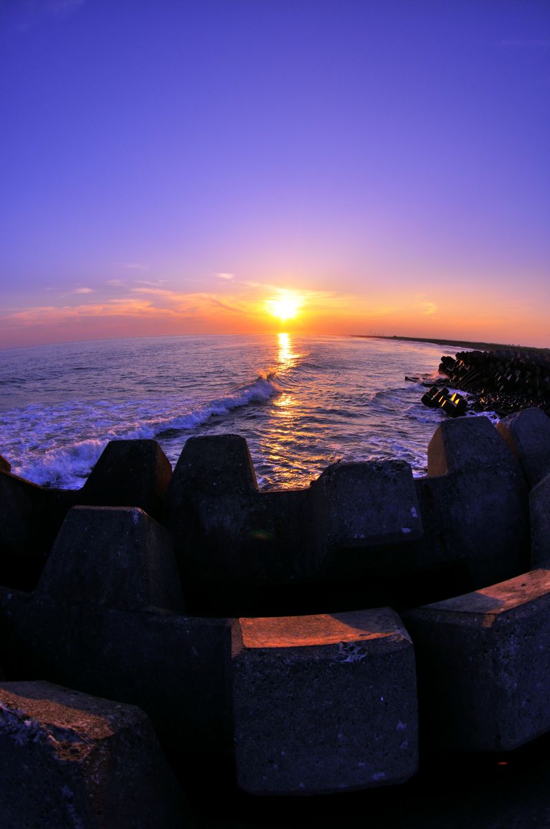 テトラポッドと夕日 | GANREF