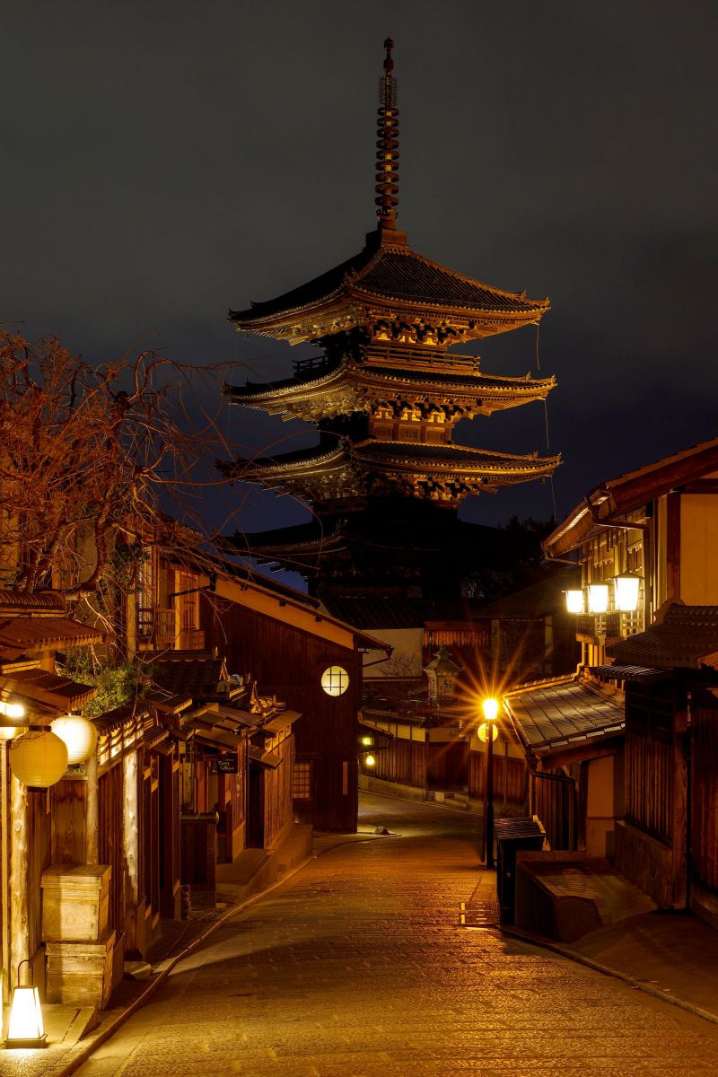 冬京都の夜『八坂通から見る八坂の塔』 | GANREF