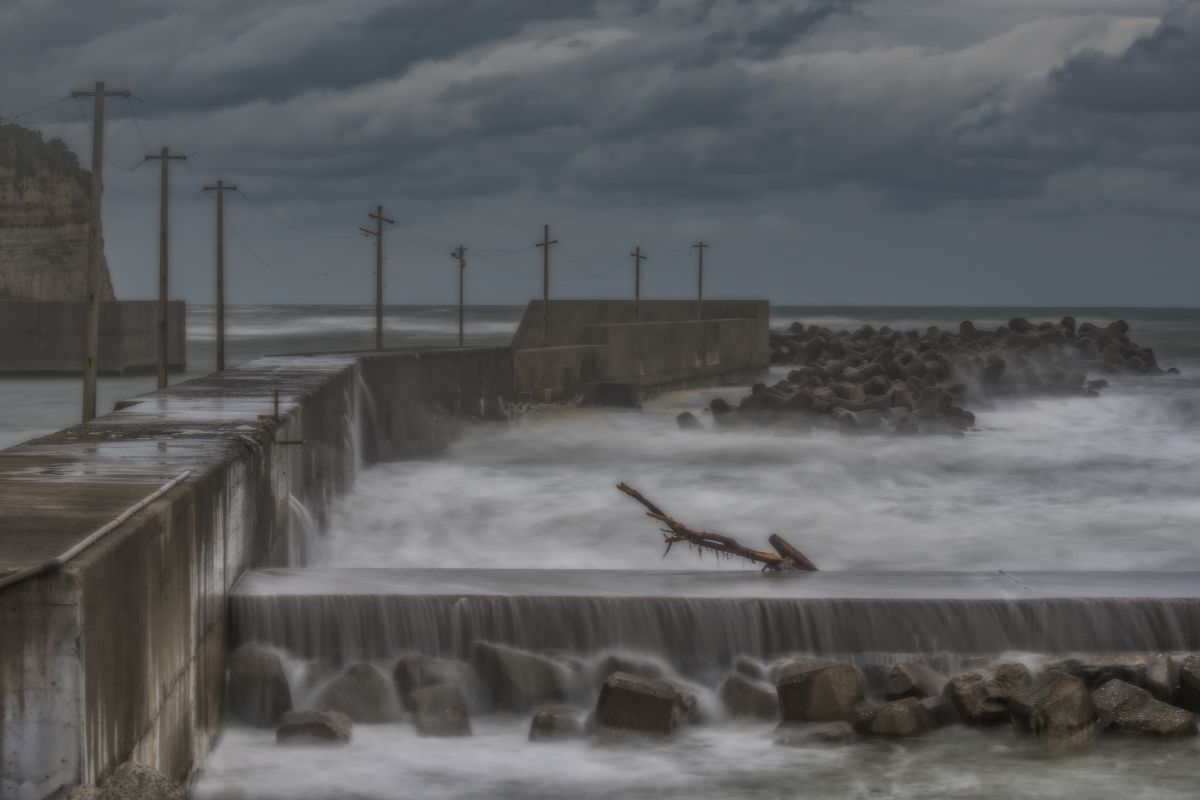 The dark afternoon GANREF