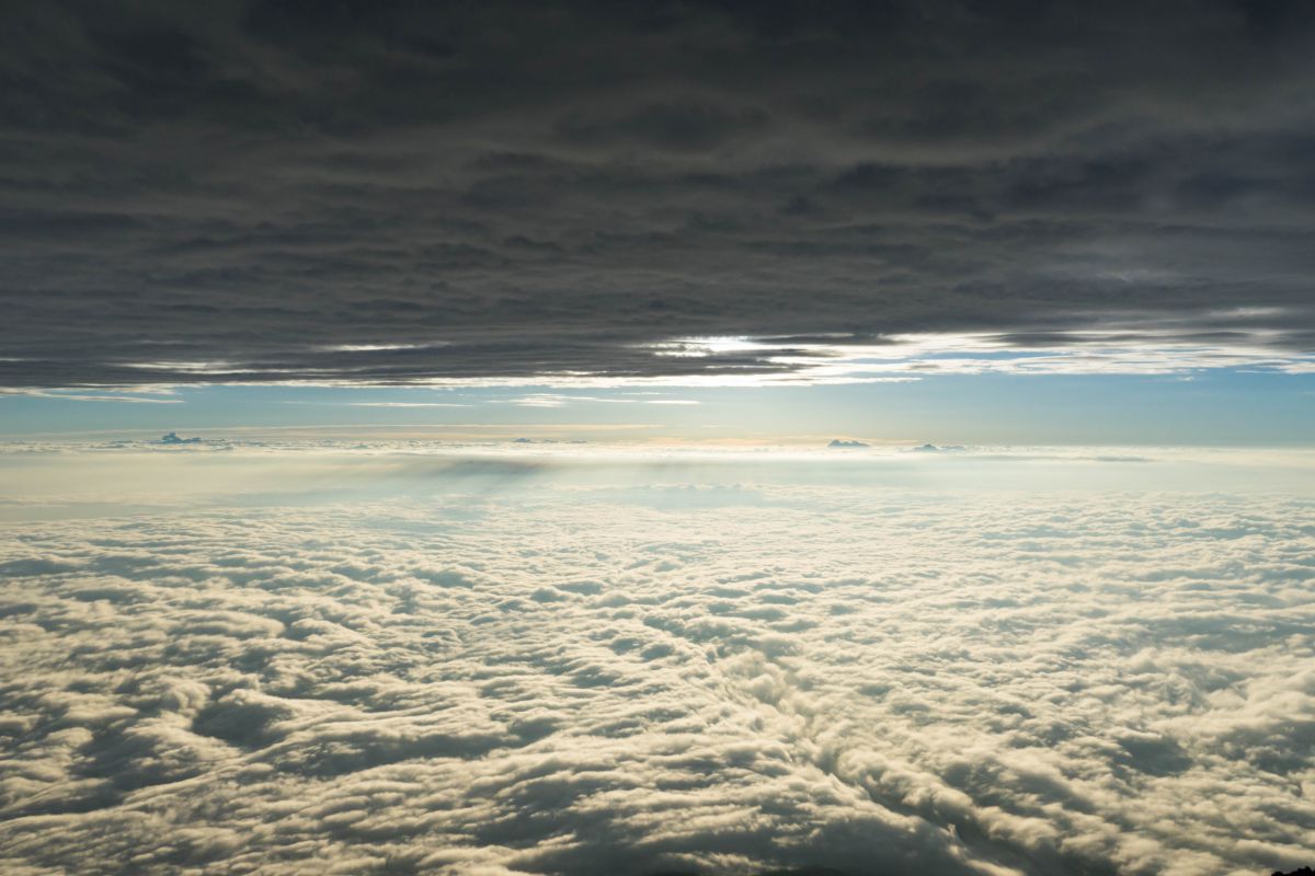 雲と雲の間 | GANREF