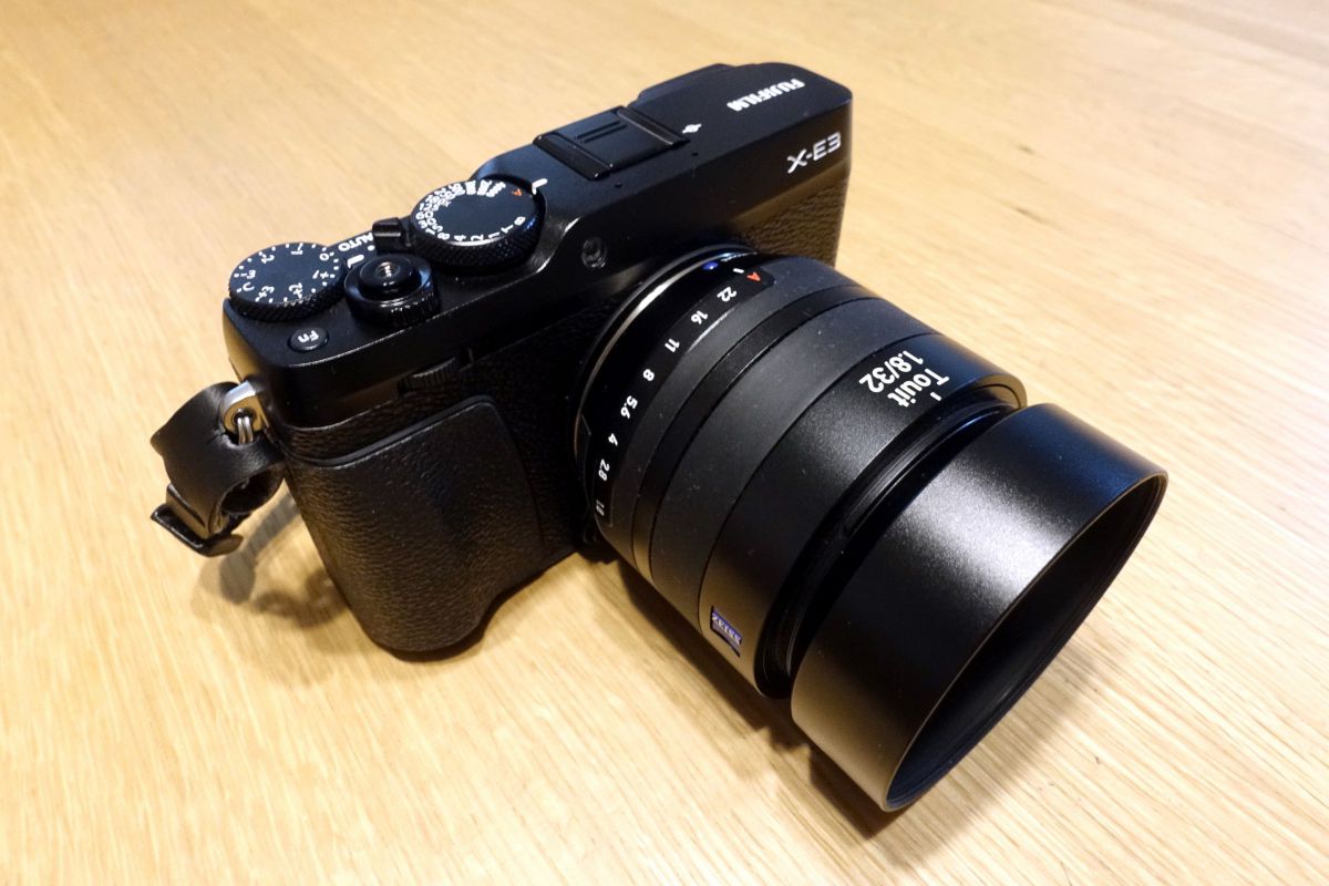 ■フジフィルム Xマウント用　カールツァイス Touit 32mm F1.8 カールツァイス Touit 1.8/32 [フジフイルム用] 価格比較 - 価格.com