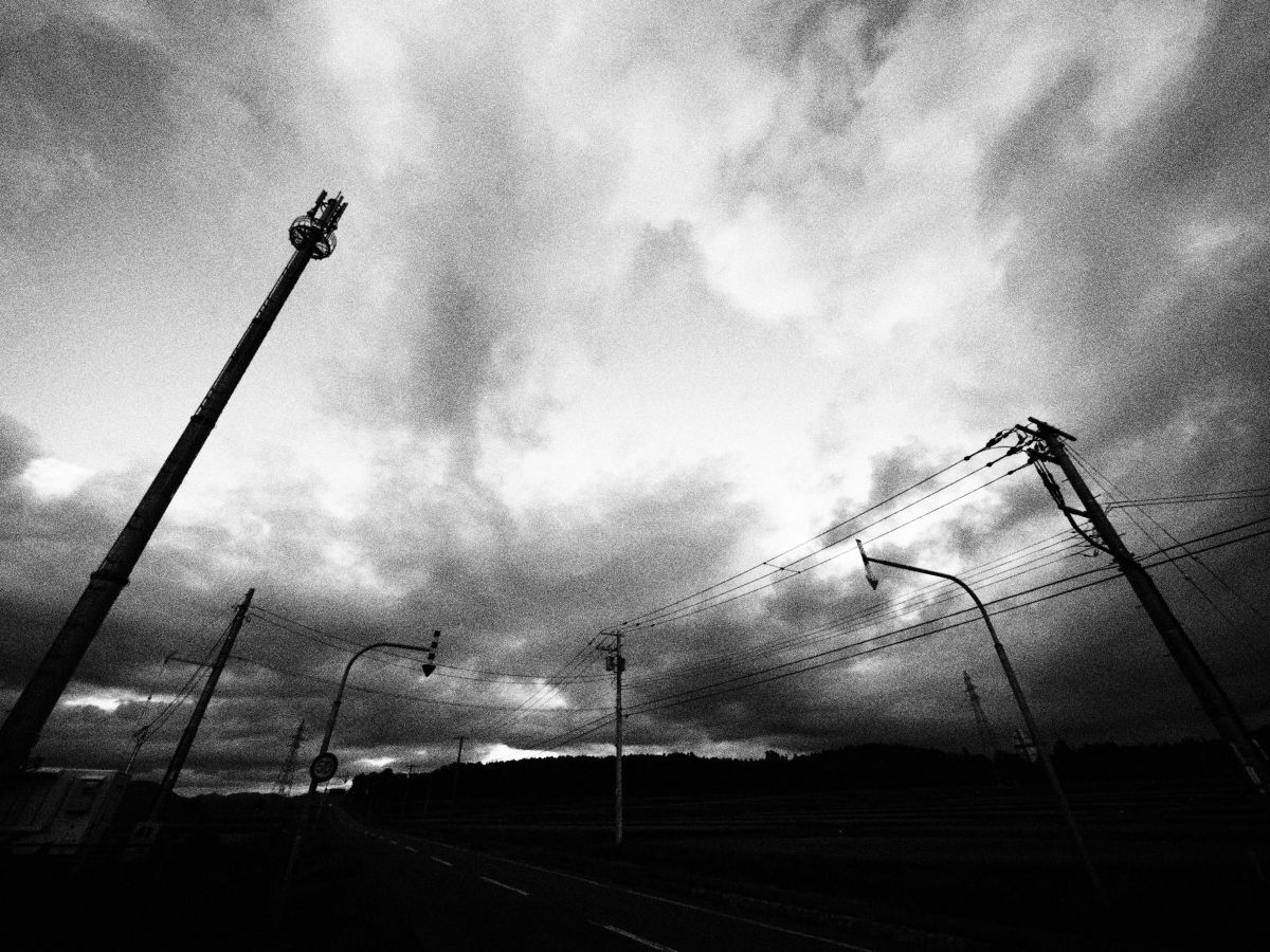 夕方の空_モノクロ | GANREF