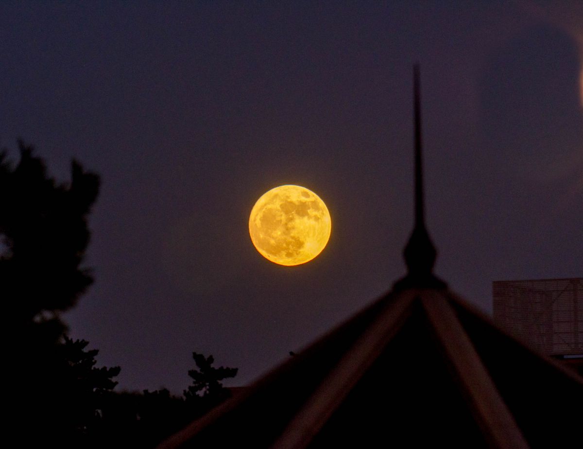 super moon | GANREF