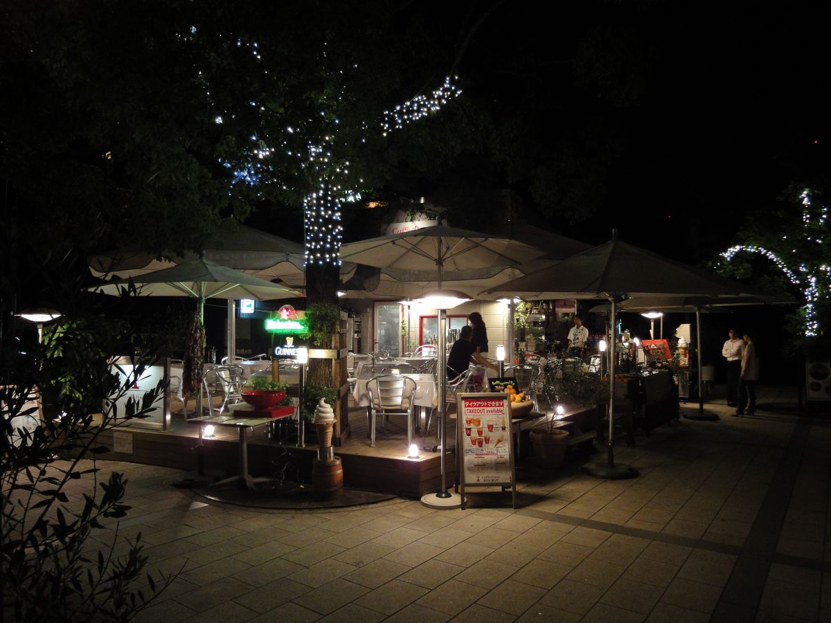 夜のオープンカフェ | GANREF