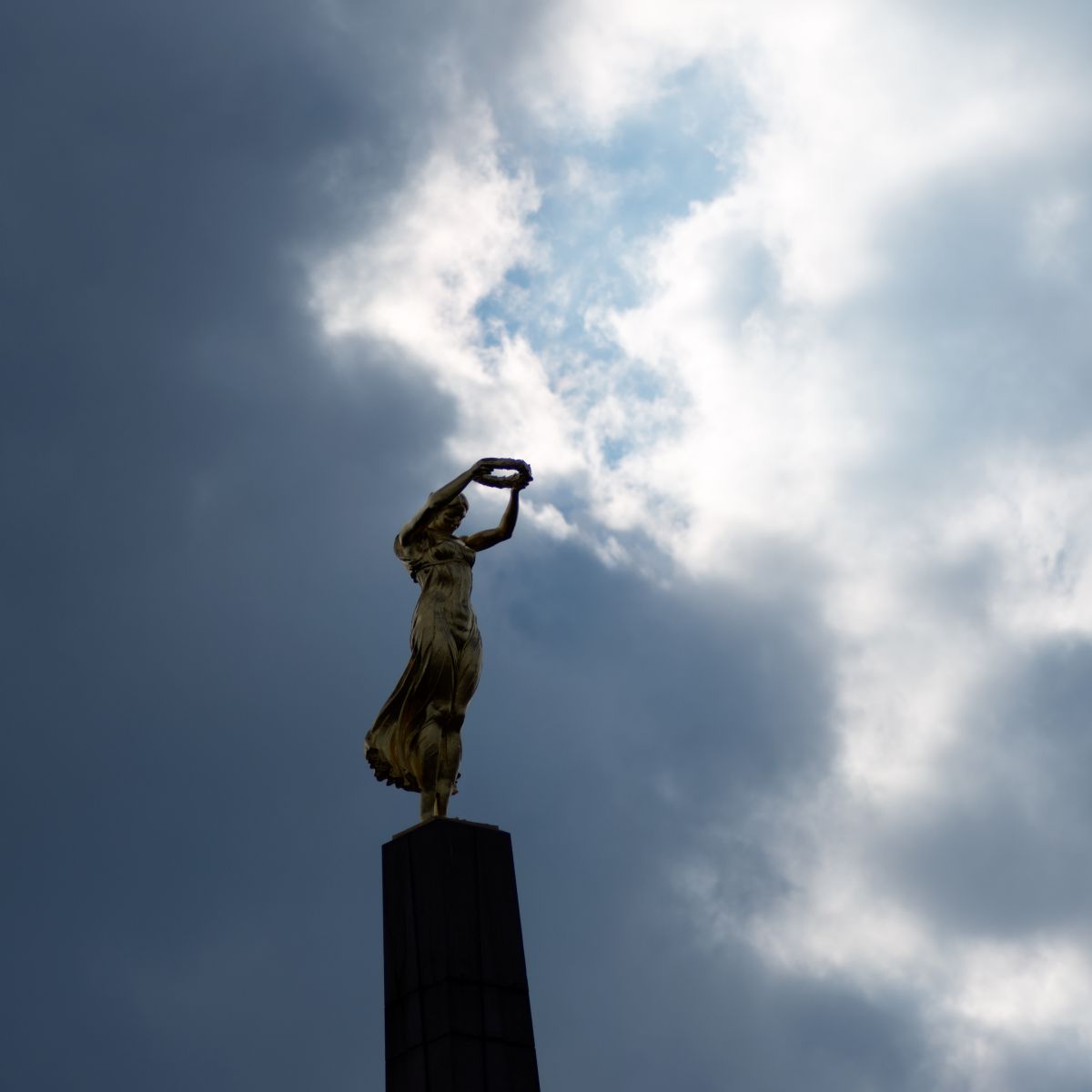 Golden Lady | GANREF