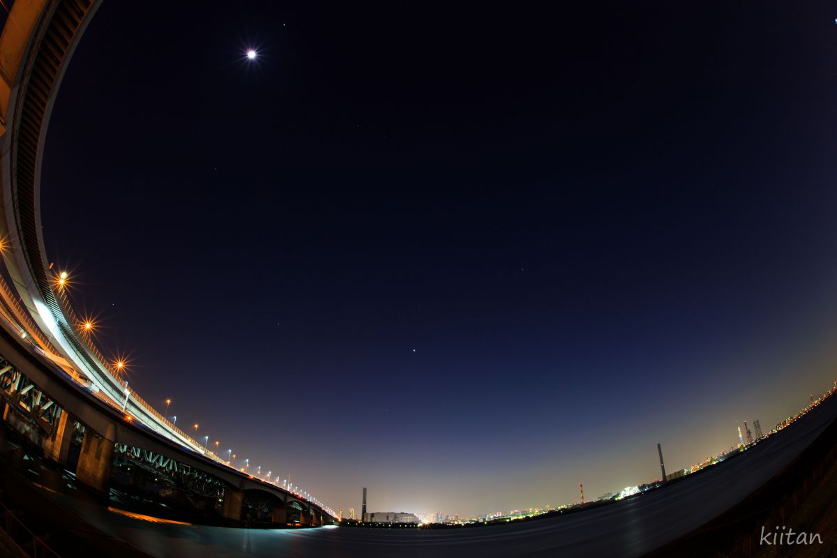 Moon over the bridge | GANREF
