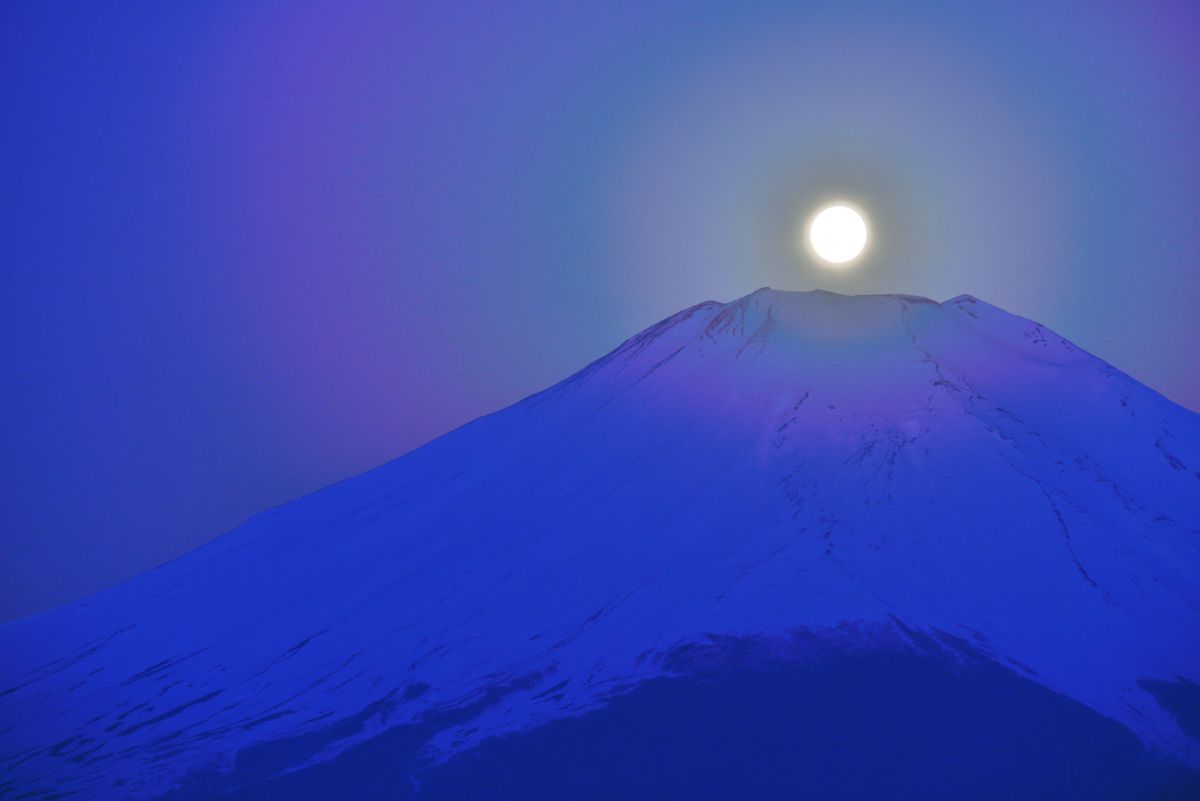 a full moon | GANREF