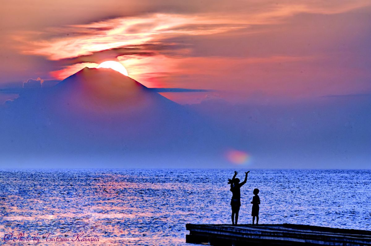 たそがれ時の海に、虹色ハートを輝かそう♪ | GANREF