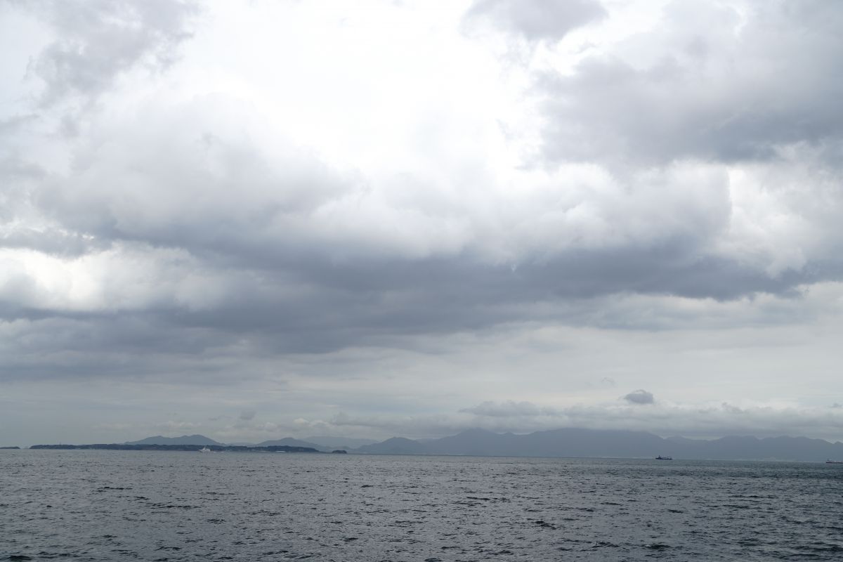 水彩画「雲行きの怪しい」 sddefault.jpg