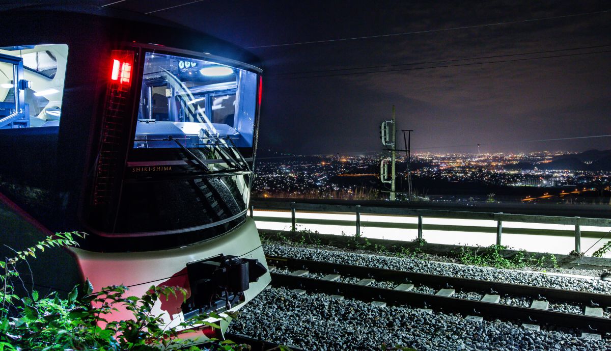 Night view train | GANREF