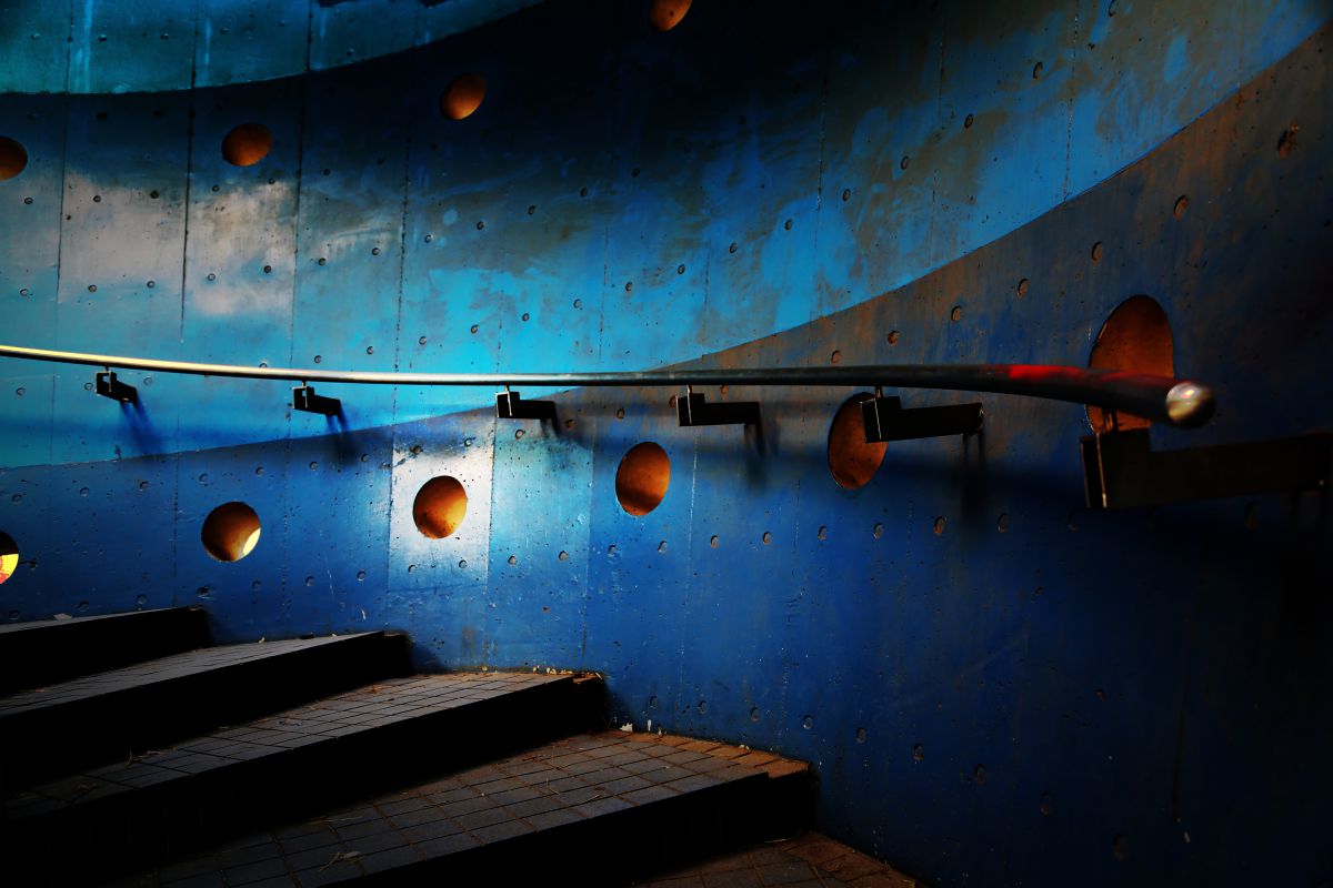 Blue stairs | GANREF