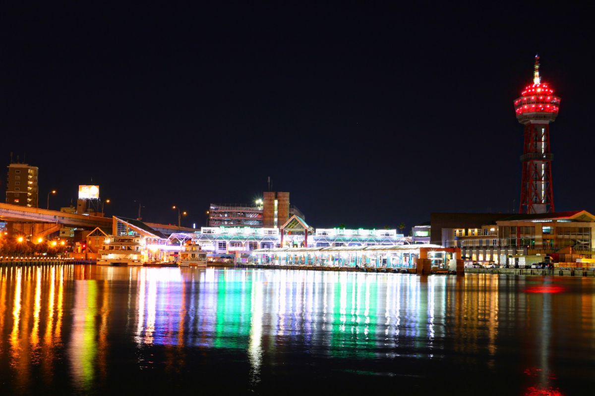 博多埠頭の夜景 GANREF 博多埠頭の夜景 GANREF