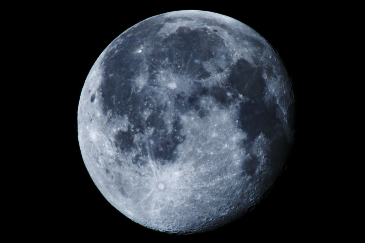 near moon | GANREF