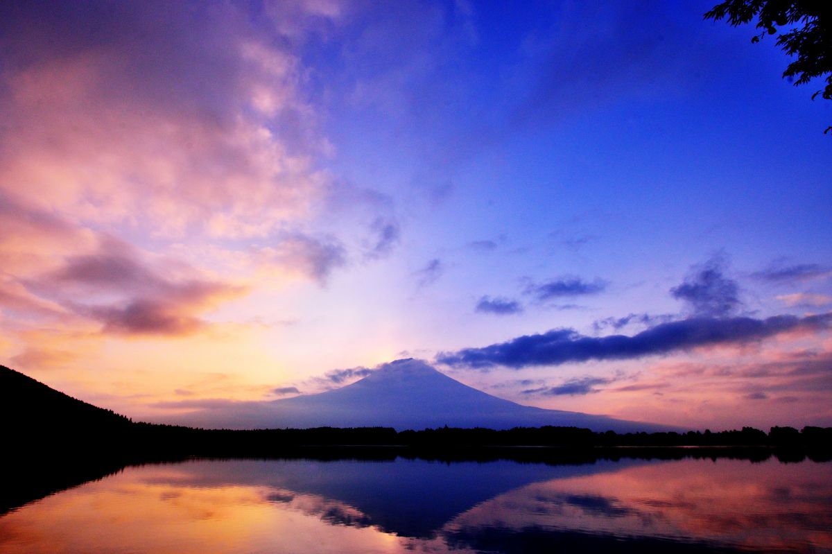雨上がりの空 雨上がりの朝焼け | GANREF