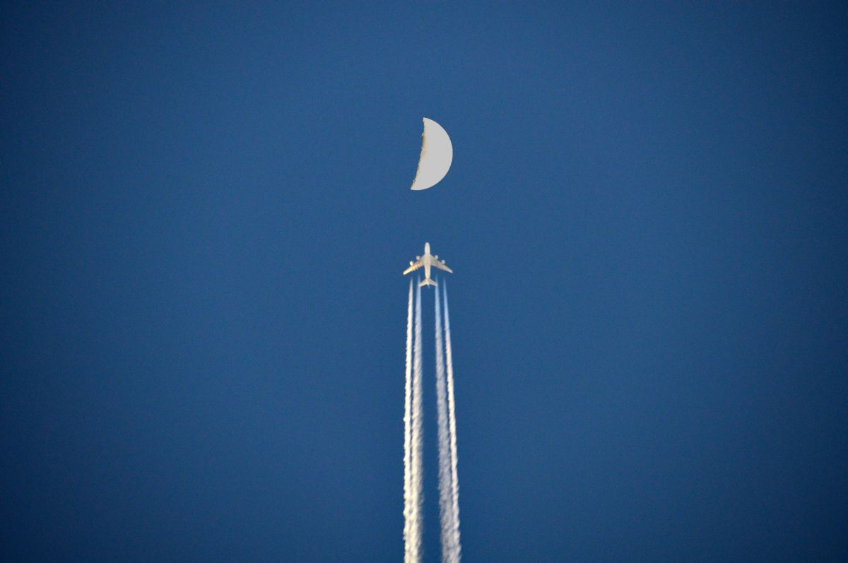 Moon ＆ Contrail | GANREF