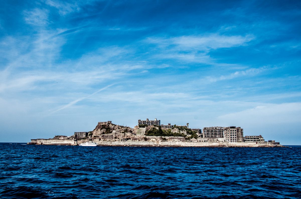 海に浮かぶ過密廃墟 | GANREF