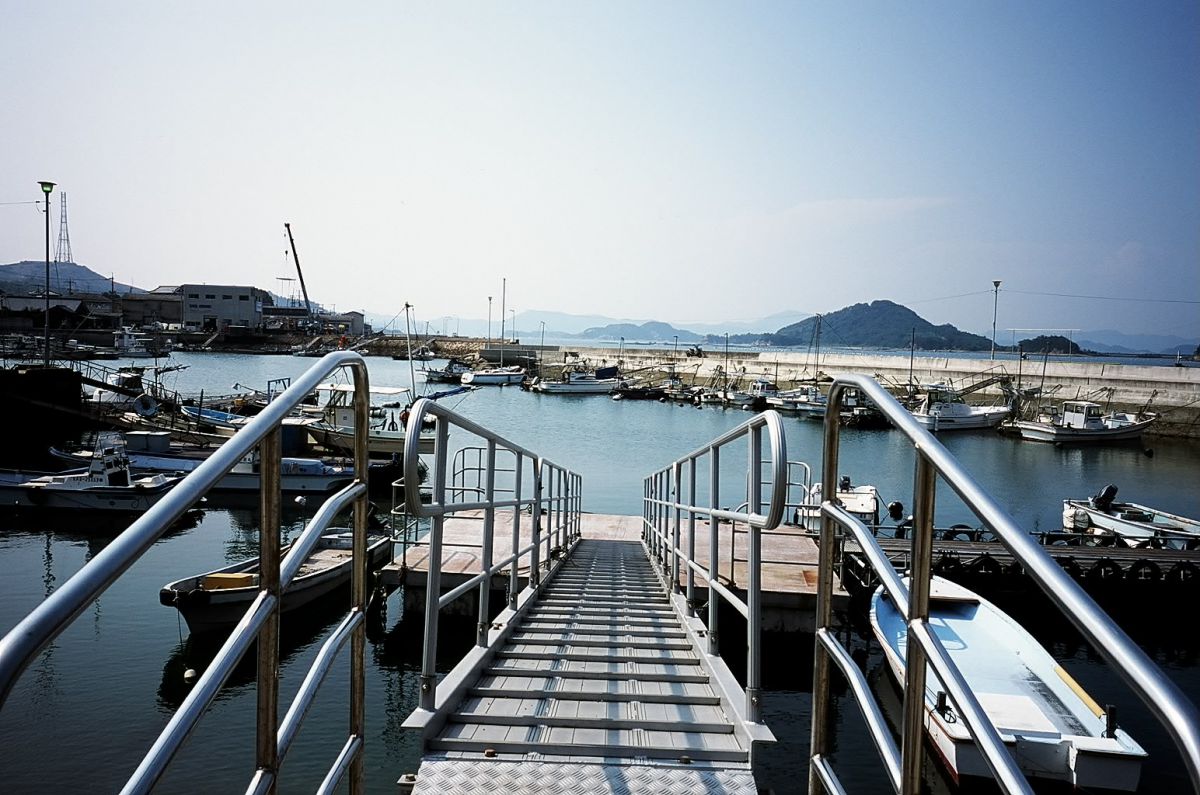 直島の港 GANREF