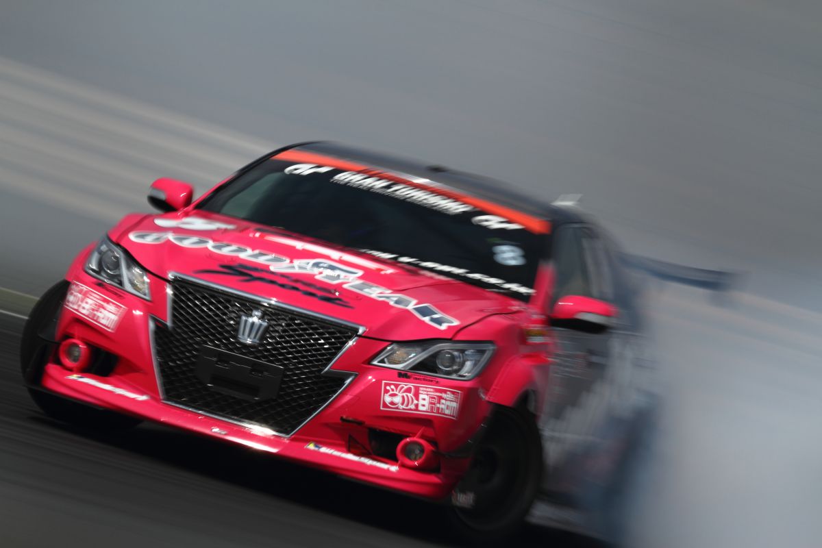 CROWN dressed in pink | GANREF