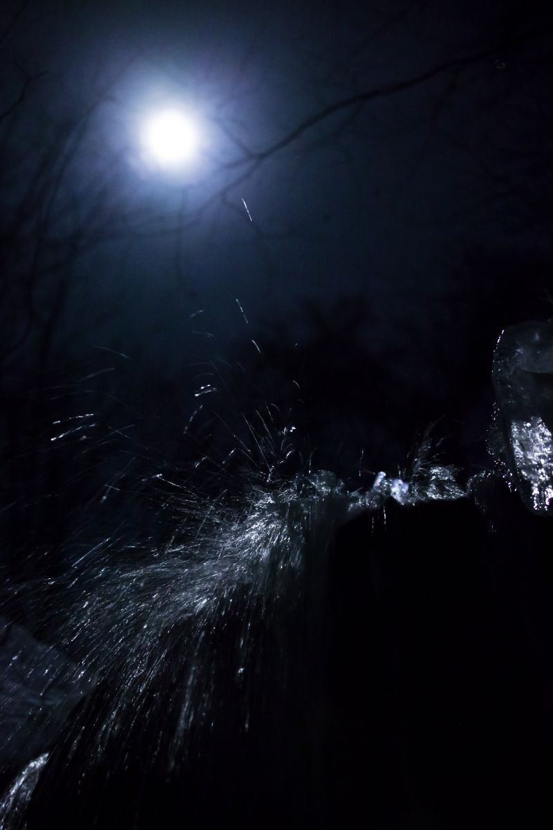 Moon light falls | GANREF