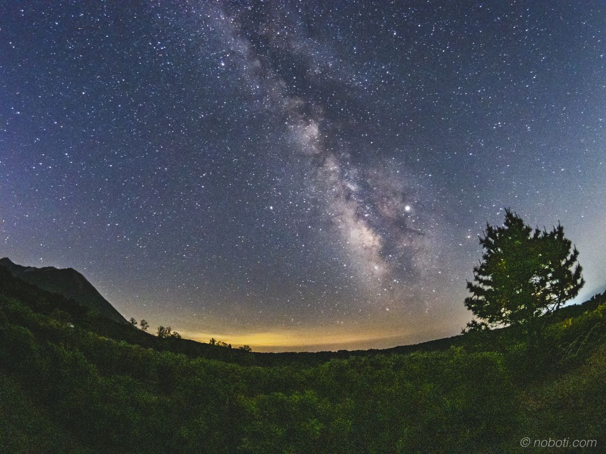 大山と夏の天の川 | GANREF