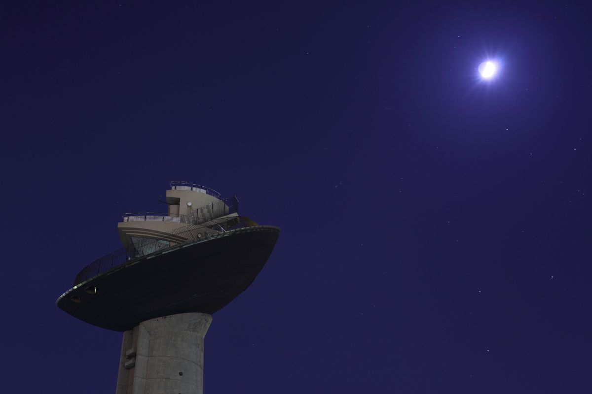 Blue Moon | GANREF