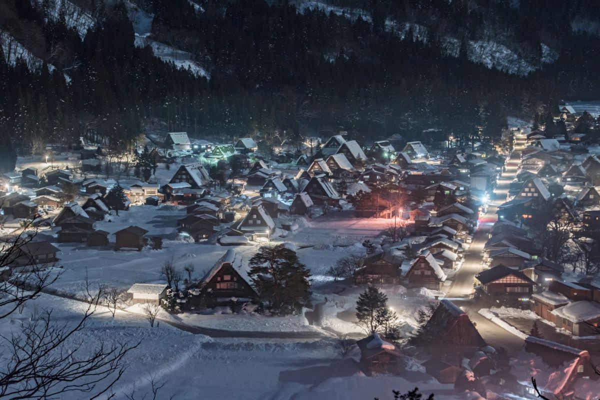 ★雪降る夜の白川郷・肉筆油彩画・F6キャンバス 518af7793b366b48040f3e2cb98ab3