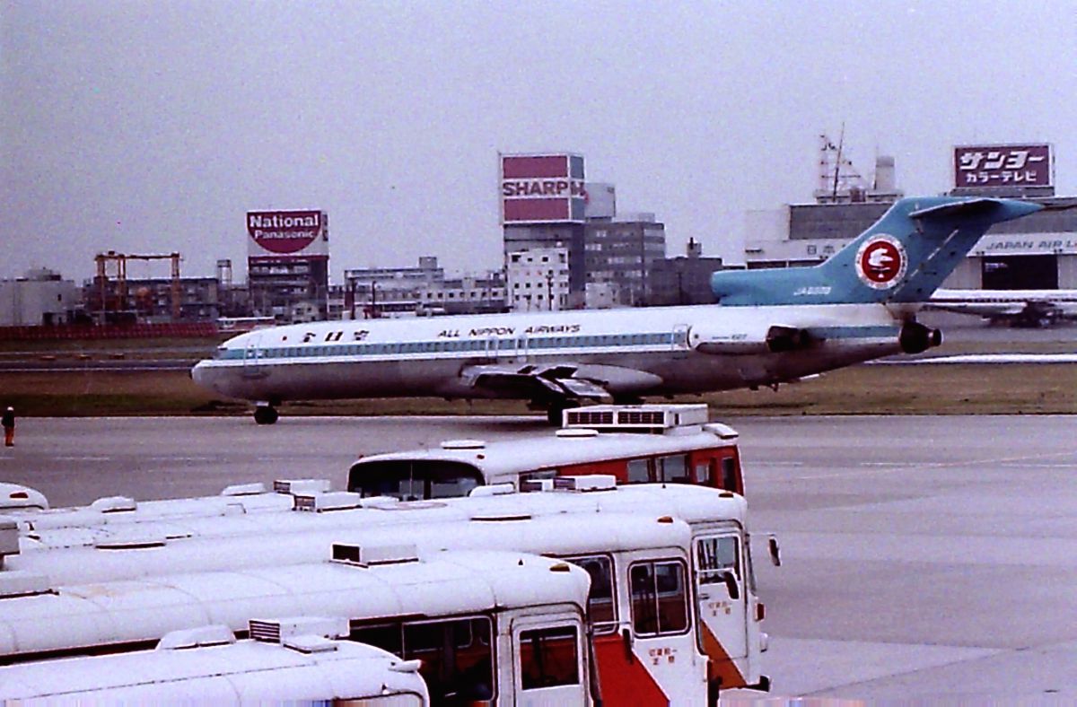 1950年から1960年代と思われる 羽田空港の絵葉書。昭和ノスタルジー