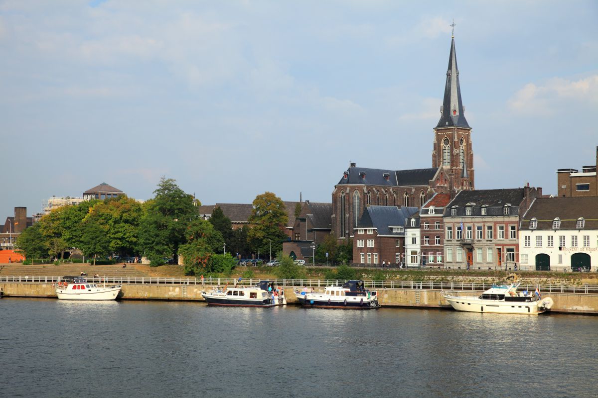 マース川と共に GANREF