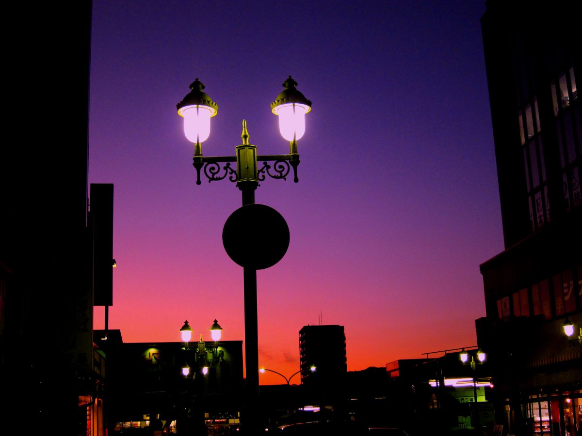 街中の夕暮れ | GANREF