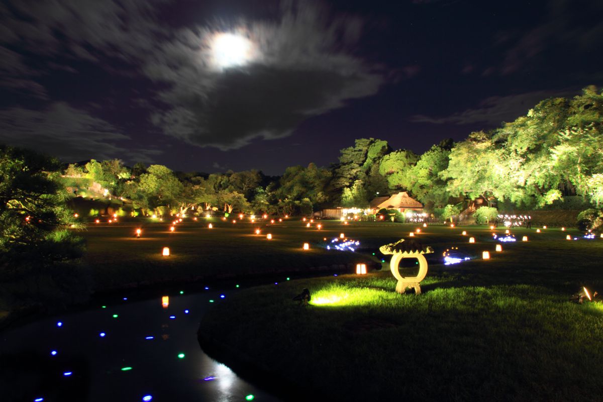 Fantastic Moon | GANREF
