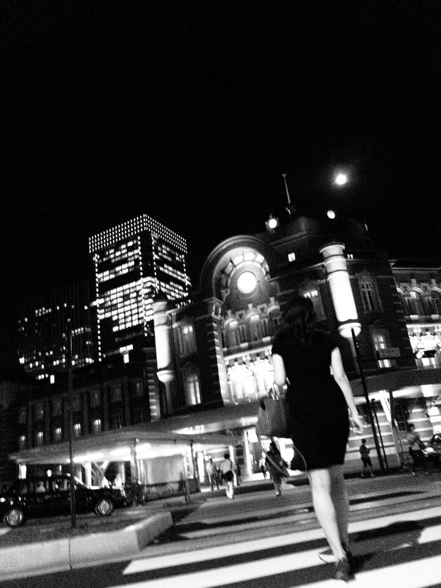 Moon over the Tokyo Station | GANREF
