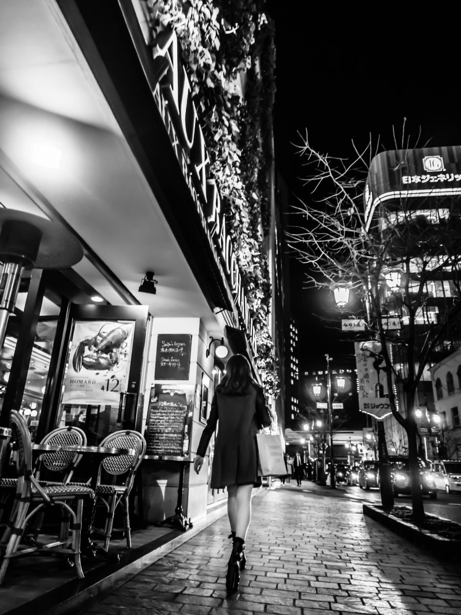 Cafe in Winter Night | GANREF