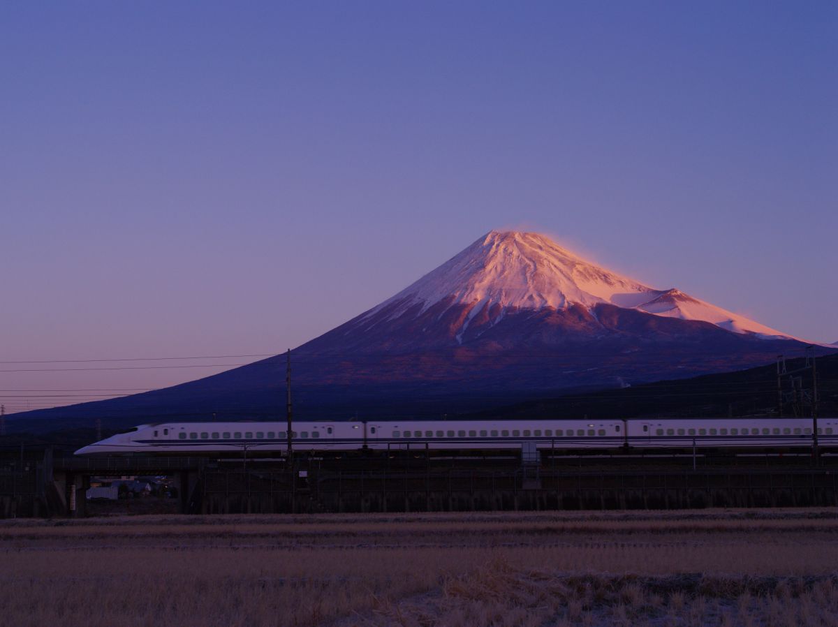 赤富士と新幹線 | GANREF