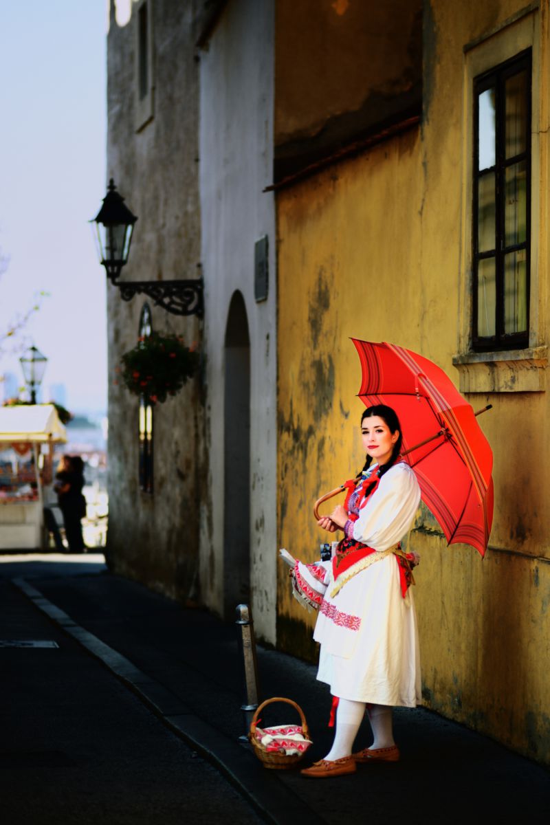 赤い傘 人物 女性 Ganref