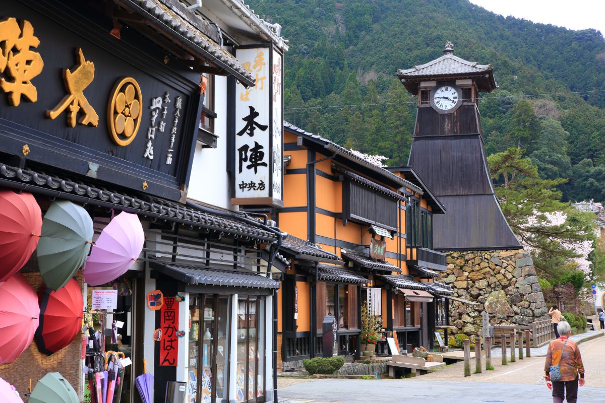 城と城下町 城と城下町 | 藤岡 通夫 |本 | 通販 | Amazon
