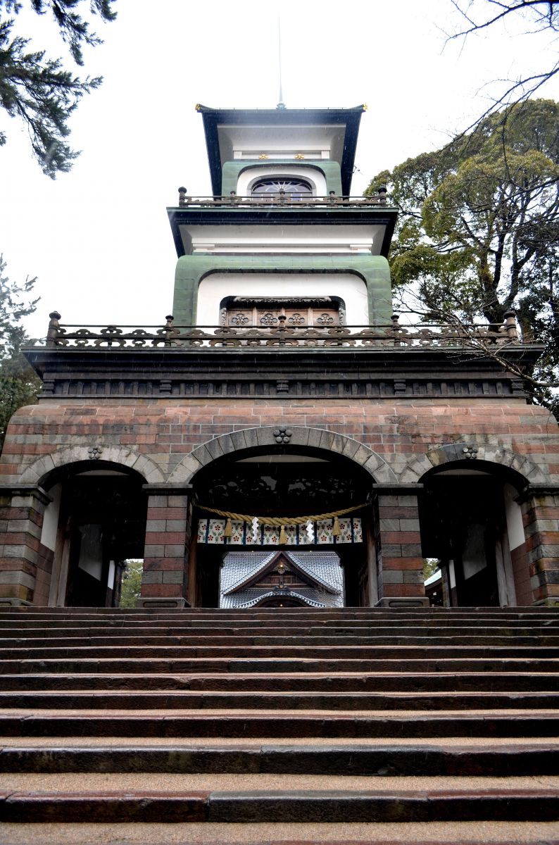 神門の先には GANREF