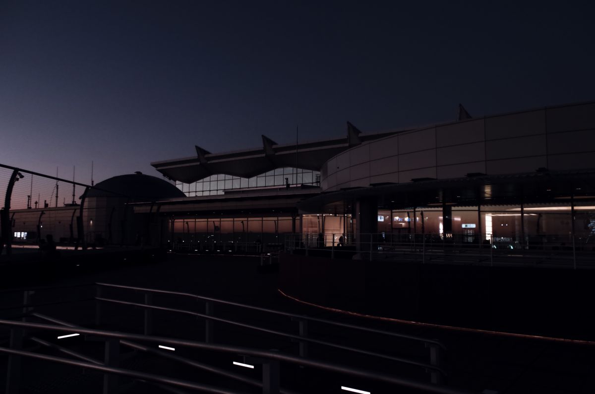 Airport in Deep Purple | GANREF