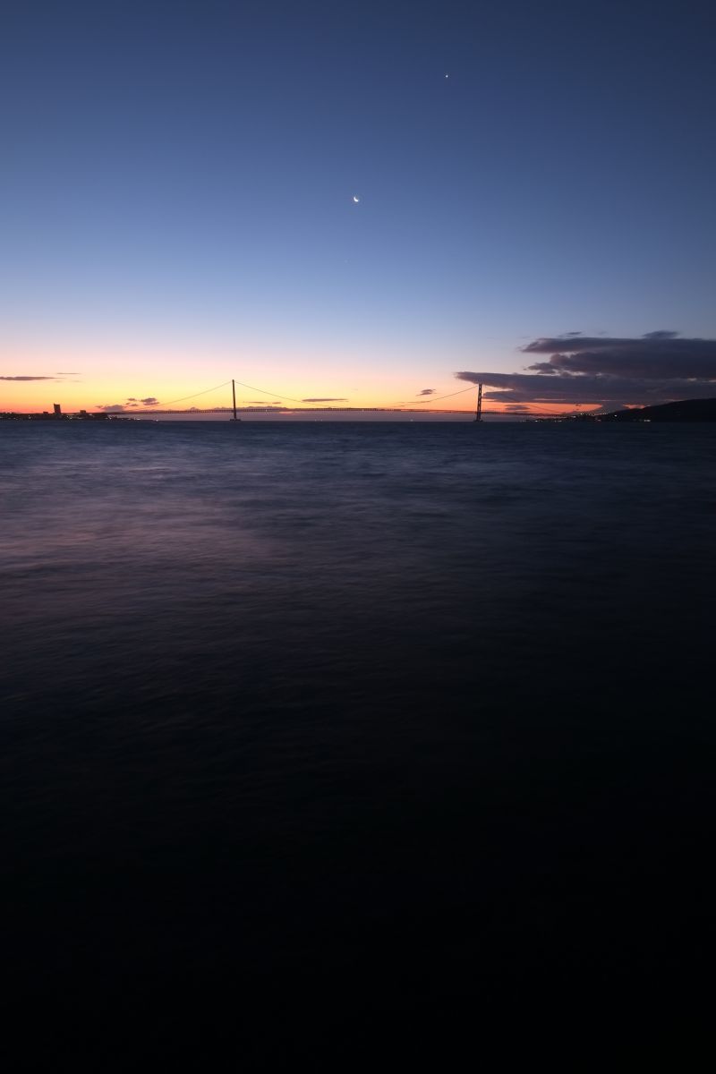 dawn with a crescent | GANREF